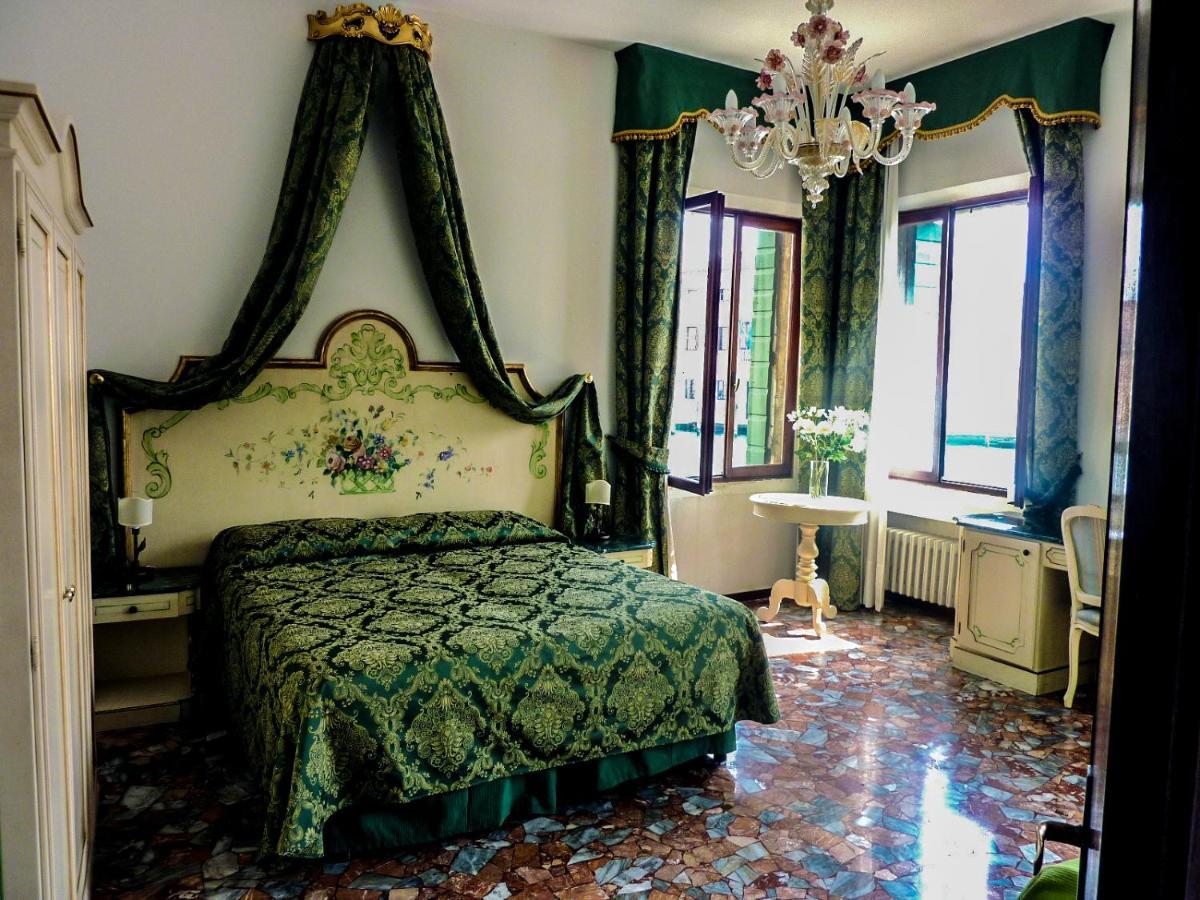 Smeraldo Grand Canal 1566c Venise